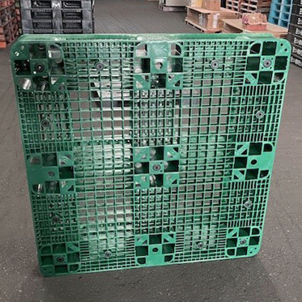 【中古・同一規格品】プラスチックパレット　1100×1100（しっかりめ）　両面使用（ハンドリフト使用不可）【熊本市南区】p-00362　※10枚からのご注文