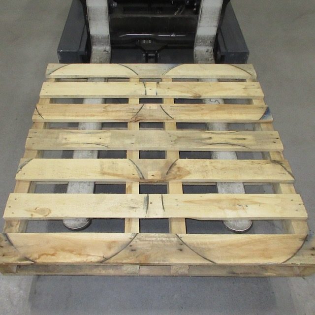 【中古】木製中古パレット　1050×1050　片面使用【神奈川県愛甲郡】w-00032　※10枚からのご注文